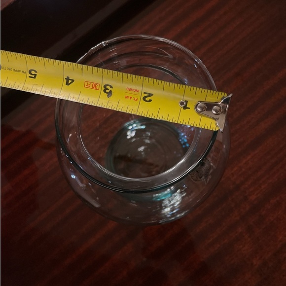 Hand Blown Glass Vase Made in 🇲🇽 Striking and Elegant - Picture 6 of 7